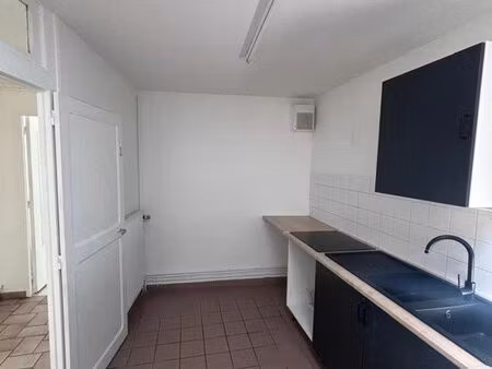 t3 rénové lumineux 65 m² avec grenier : 550 cc