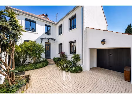 maison de luxe à vendre dans le quartier la varenne