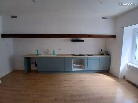 charmante maison de village de 170 m2 à louer à lacave