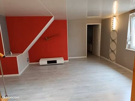 a louer appartement f3   proche commerce (tabac  boulangerie  pharmacie  coiffeur)