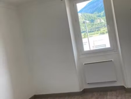appartement t2 dans maison de village à louer - espinasses (05190) – 45 50 m² – 420