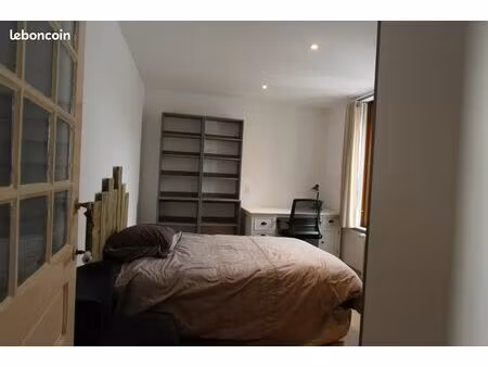 chambre (toutes charges comprises; élec  chauf  eau  internet..)