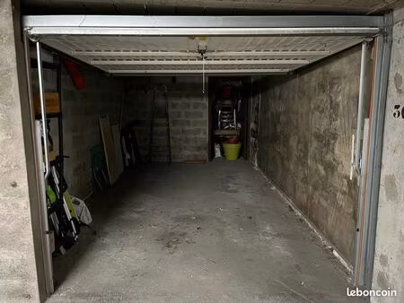 garage box dans résidence fermée