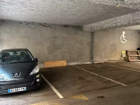 place de parking couverte et sécurisée - quartier st michel | conservatoire
