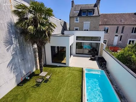 maison de ville avec jardin et piscine + local commercial