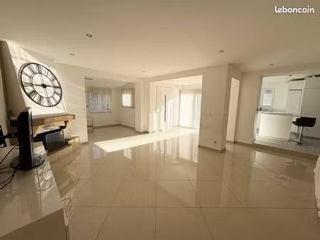 villa 4 pièces 137 m²