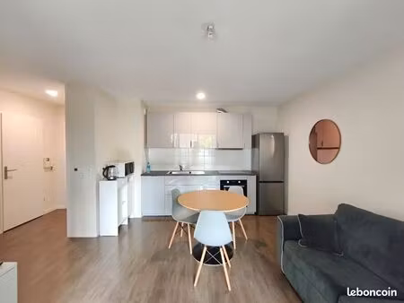 t2 meublé 41m² – balcon – parking – tram a – cenon