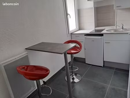 tout près de l'iut  studio refait à neuf et meublé de neuf