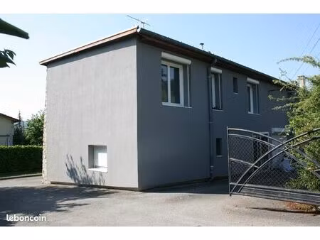 maison entiere avec 2 appartements et bureau