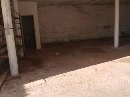 local hangar 130m2