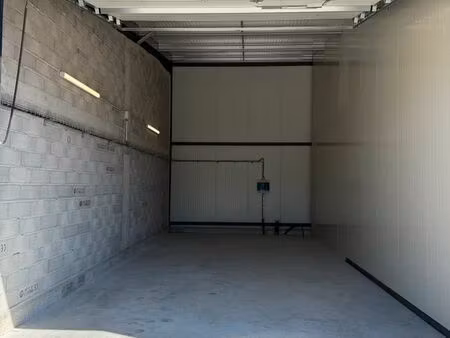 local stockage hangar