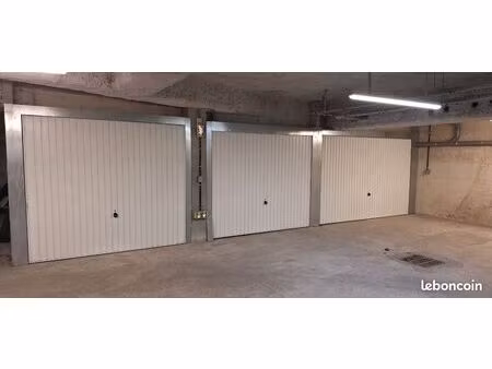 box sécurisé à louer pour stockage ou stationnement