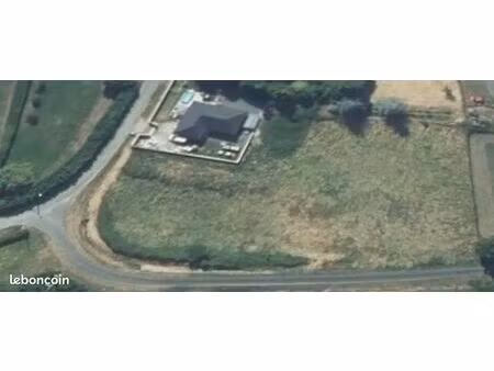 terrain constructible 875 m2 - saint victor (03410)