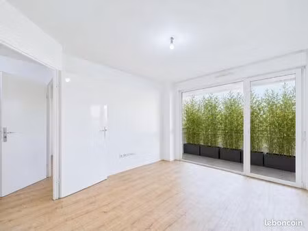 t2 lumineux 40m2 refait à neuf+ terrasse 10m2 dans résidence sécurisée