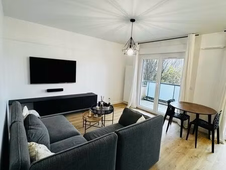 superbe t2 rénové avec balcon & garage