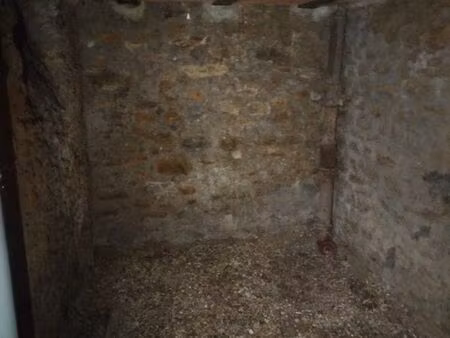 cave aux lilas 10 m2 + petite