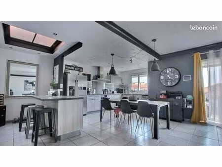 grande maison familiale de 150 m² t2 + t3 vide de locataire
