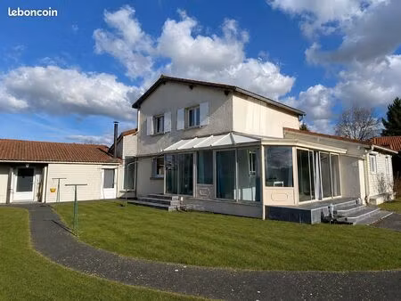 “maison 130 m² – 3 chambres – terrain 950 m² – garage double – économe énergie”