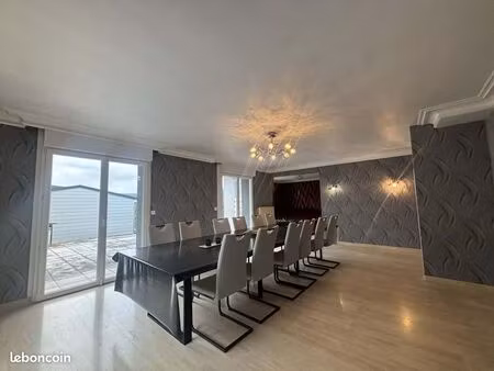 maison 9 pièces 208 m²