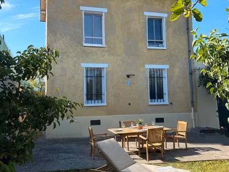 maison 5 pièces avec jardin  située dans un petit village calme  offrant une vue panoramiq