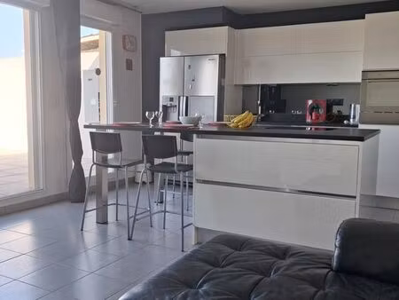 appartement rénové tbe 63 m2 sans vis à vis terrasse de 29 m2 quartier caïs 4 kms de la me