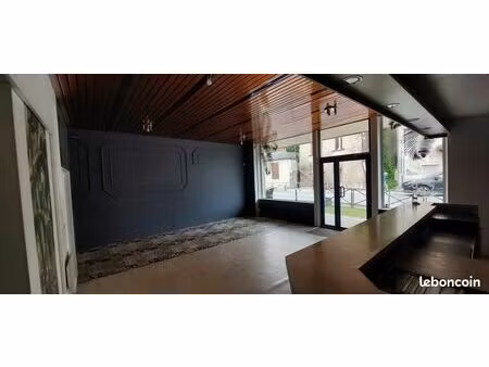 immeuble à vendre situé à néris-les-bains