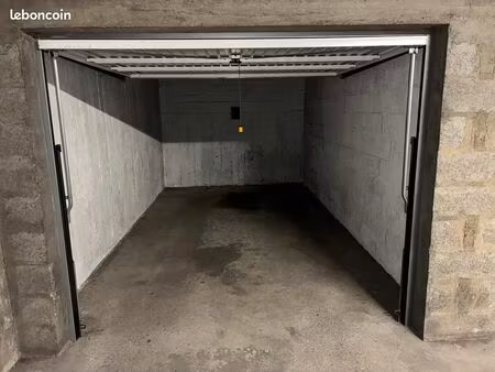 box fermé en sous-sol 15 m2