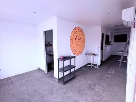 local commercial 45m2 avec parking – emplacement stratégique