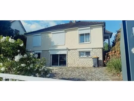 maison avec sous-sol avec jardin