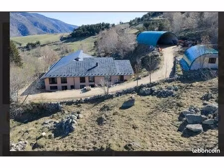 maison et exploitation agricole
