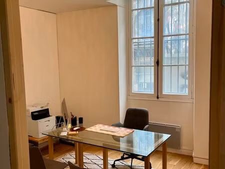bureau de 12 m2 pour un(e) avocat(e) à bordeaux centre