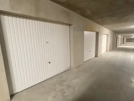 loue box fermé furiani