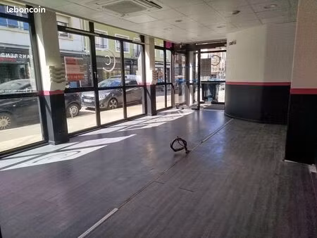 local commercial lumineux et modulable – nombreuses activités possibles – 220 m²
