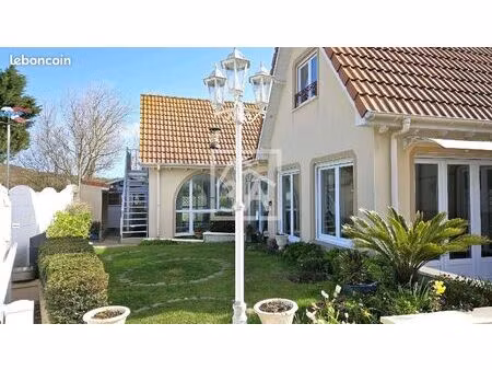pavillon 8 pièces 193 m²
