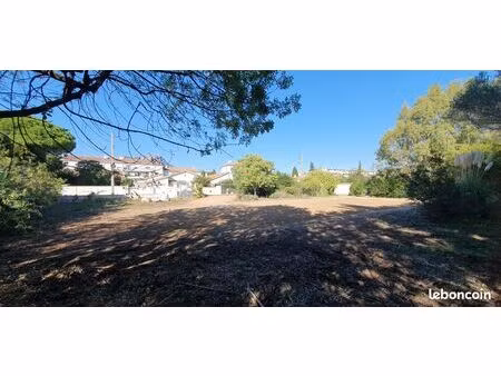 beau terrain constructible - centre la garde - 900 m2