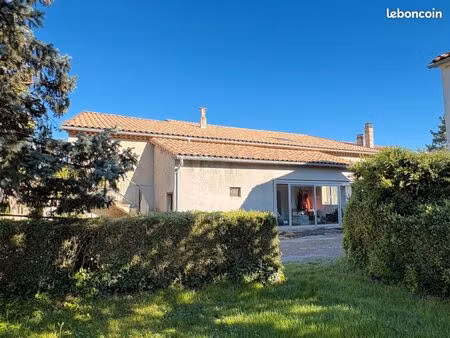 grande maison familiale avec deux appartements  grange et beau jardin