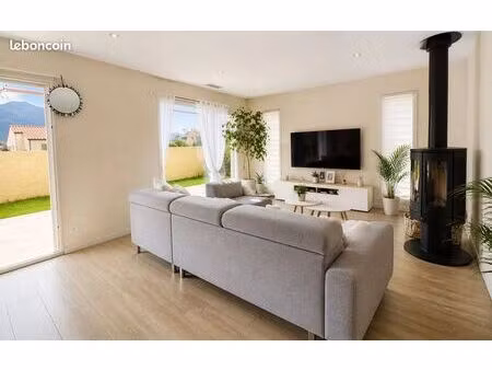 villa 3 pièces 75 m²