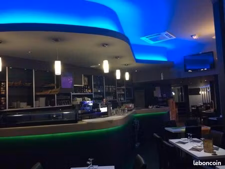 emplacement n1 devant cinéma fdc restaurant