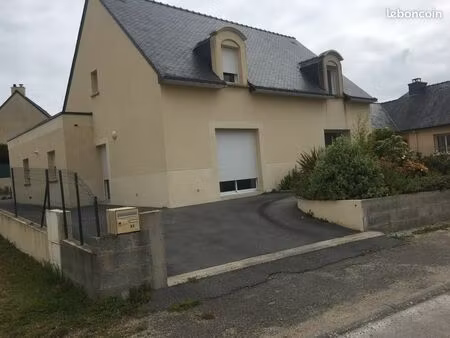 maison à louer centre-ville baud