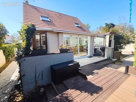 maison familiale de 160 m² sur grand terrain arboré