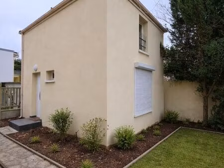 bâtiment avec deux studios  bonne rentabilité