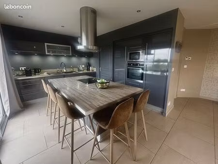 maison 8 pièces 240 m²