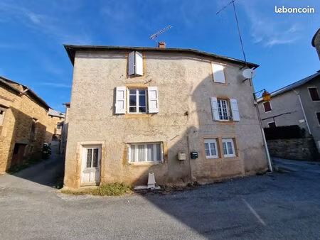 maison de village avec 2 logements  grenier aménageable et vue dégagée