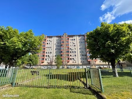 appartement 3 pièces 68 m2 rez-de-chaussée non passant résidence berthou