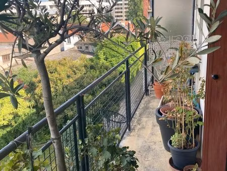 studio au calme et dernier étage