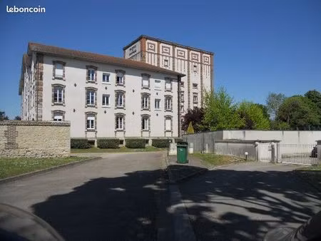 je rech investisseur garage box 18m2 6m x 3m toit bac acier. h2m30 à 2m50. belle coproprie