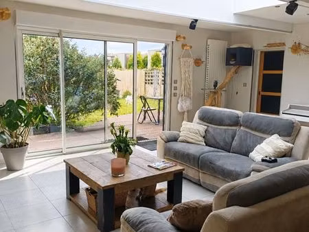 maison rénovée 130 m² – 4 chambres – jardin – terrasse – garage – proche mer