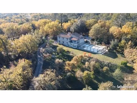 maison en pierre avec piscine – 180 m² – fayence (83)