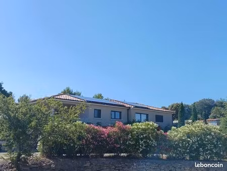maison de plain-pied récente avec piscine et vue exceptionnelle – minervois