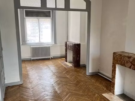 ? maison de ville pleine de charme avec une cour  3 chambres + bureau à lille